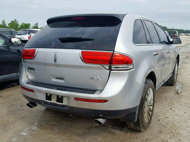 2LMDJ6JK2DBL25187 - 2013 LINCOLN MKX SILVER photo 4