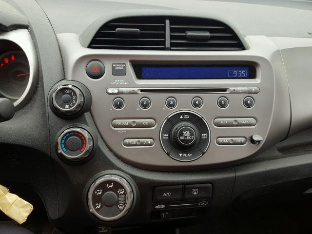 JHMGE8H38CS000140 - 2012 HONDA FIT SILVER photo 9