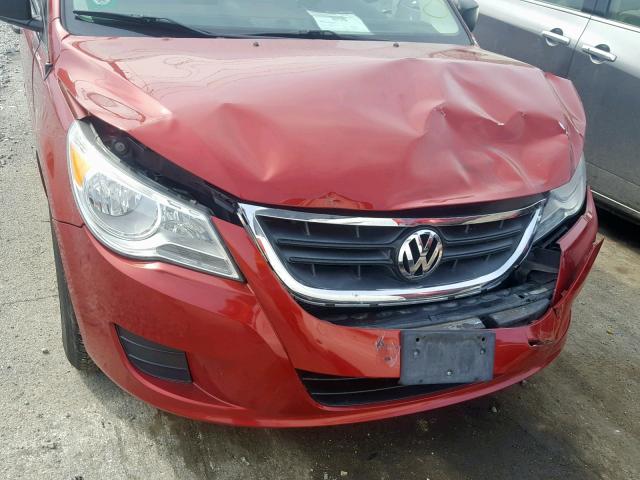 2V8HW44179R542960 - 2009 VOLKSWAGEN ROUTAN S RED photo 9