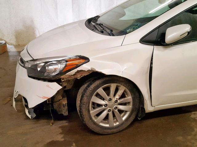 KNAFX6A83E5239286 - 2014 KIA FORTE EX WHITE photo 9