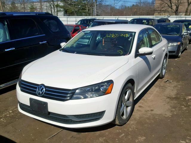 1VWBP7A35DC060654 - 2013 VOLKSWAGEN PASSAT SE WHITE photo 2