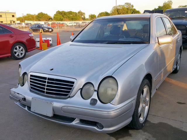 WDBJF65J72B414745 - 2002 MERCEDES-BENZ E 320 SILVER photo 2