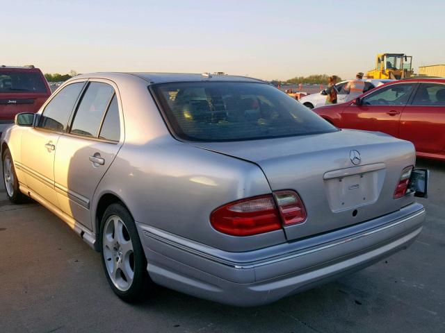 WDBJF65J72B414745 - 2002 MERCEDES-BENZ E 320 SILVER photo 3