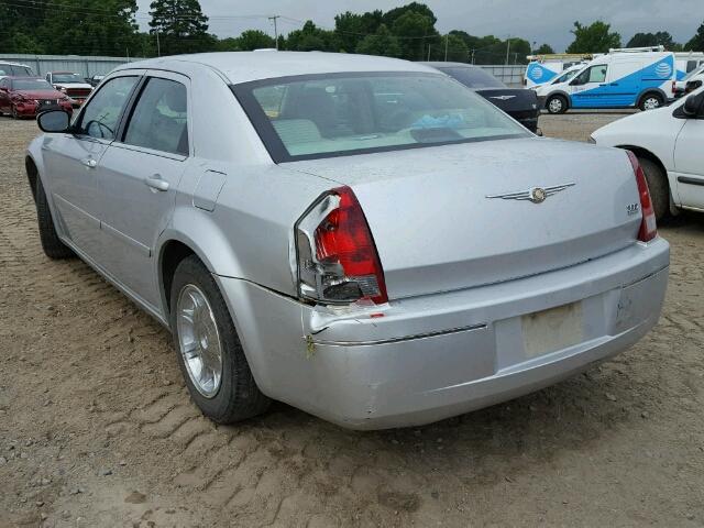 2C3JA53G95H616259 - 2005 CHRYSLER 300 TOURIN SILVER photo 3