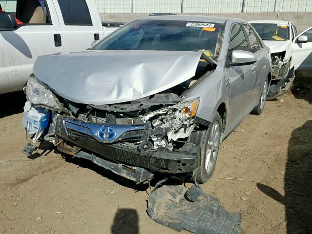 4T1BD1FK0EU117438 - 2014 TOYOTA CAMRY HYBR SILVER photo 2