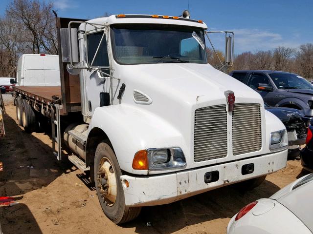 2NKMLZ9X24M055330 - 2004 KENWORTH CONSTRUCTI WHITE photo 1