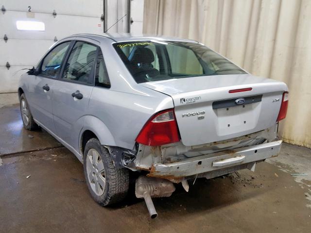 1FAHP34NX6W222448 - 2006 FORD FOCUS ZX4 SILVER photo 3