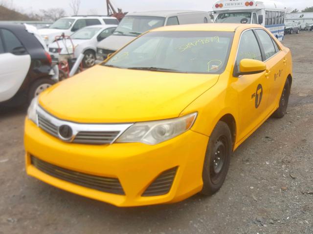 4T1BD1FK5DU081227 - 2013 TOYOTA CAMRY HYBR YELLOW photo 2