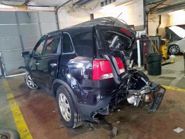 5XYKTCA12BG002466 - 2011 KIA SORENTO BASE  photo 3