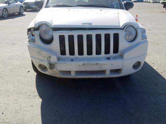 1J8FT47W17D181365 - 2007 JEEP COMPASS WHITE photo 9