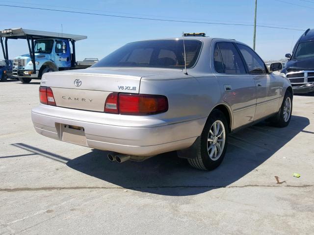 4T1GK13E8SU066809 - 1995 TOYOTA CAMRY XLE GOLD photo 4