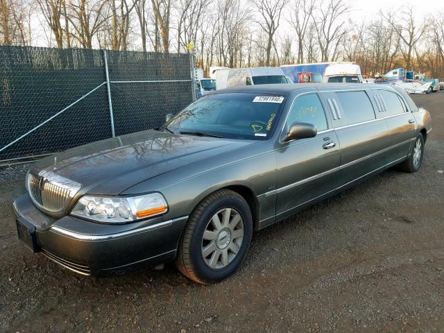 1L1FM81WX4Y673852 - 2004 LINCOLN TOWN CAR EXECUTIVE  photo 2