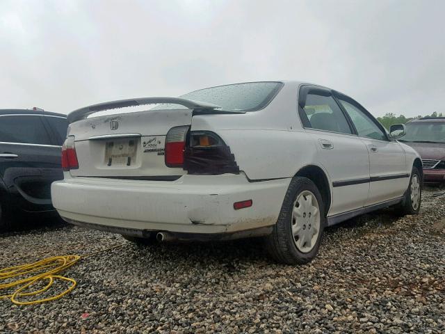 1HGCD5631VA087040 - 1997 HONDA ACCORD LX WHITE photo 4