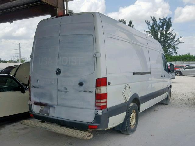 WD3PE8CB6C5686901 - 2012 MERCEDES-BENZ SPRINTER 2 WHITE photo 4