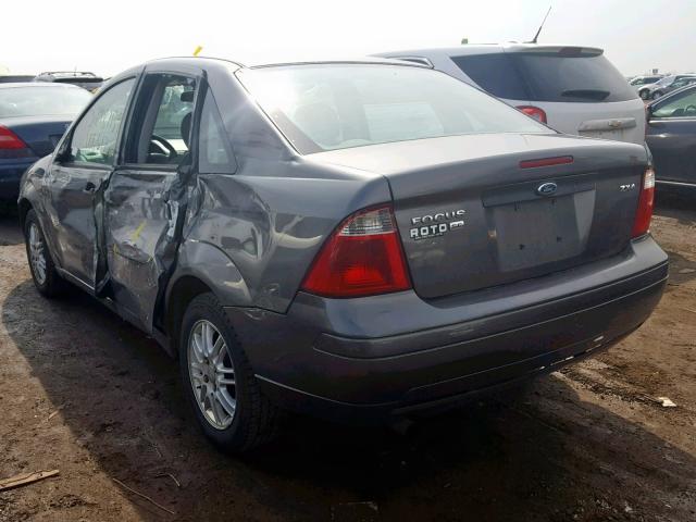 1FAFP34N05W135180 - 2005 FORD FOCUS ZX4 GRAY photo 3