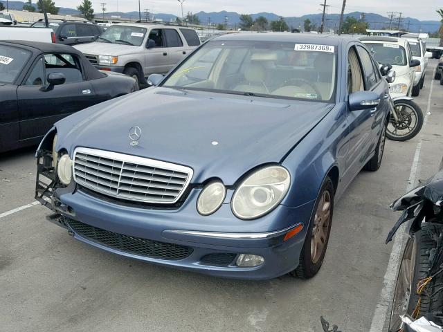 WDBUF65J44A606047 - 2004 MERCEDES-BENZ E 320 BLUE photo 2