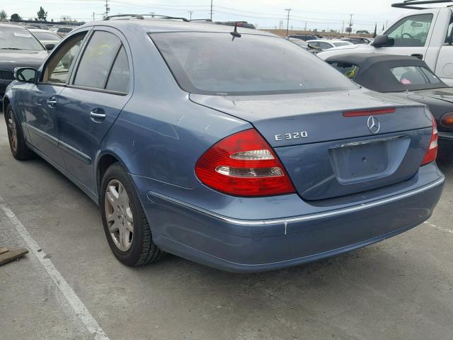 WDBUF65J44A606047 - 2004 MERCEDES-BENZ E 320 BLUE photo 3