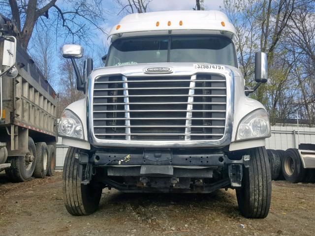 3AKJGLDV1ESFF8013 - 2014 FREIGHTLINER CASCADIA 1 WHITE photo 9