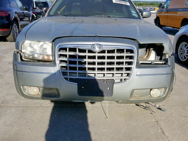 2C3JA53GX5H553852 - 2005 CHRYSLER 300 TOURIN SILVER photo 9