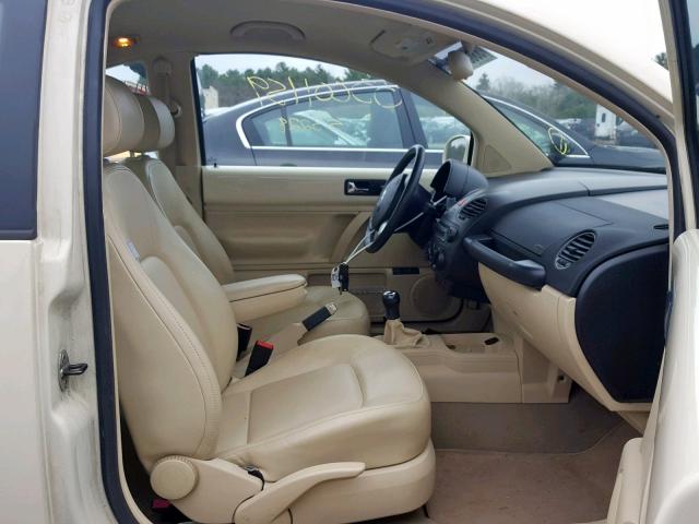 3VWPG3AG1AM033723 - 2010 VOLKSWAGEN NEW BEETLE კრემისფერი ფოტო 5