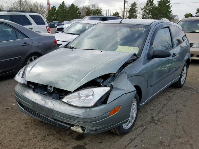 3FAHP31394R127169 - 2004 FORD FOCUS ZX3 GREEN photo 2