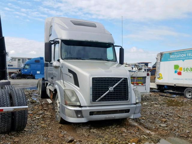 4V4NC9TJ6BN530277 - 2011 VOLVO VN VNL SILVER photo 1