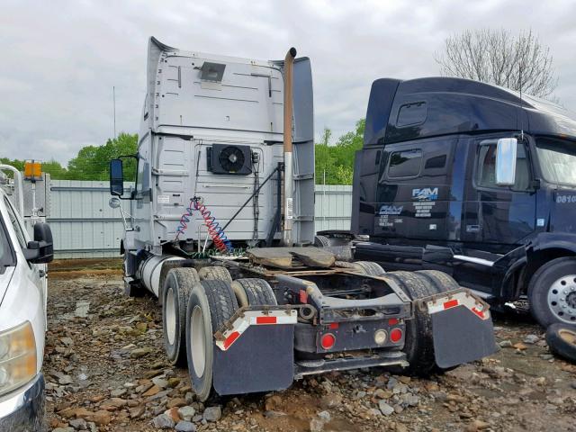 4V4NC9TJ6BN530277 - 2011 VOLVO VN VNL SILVER photo 3