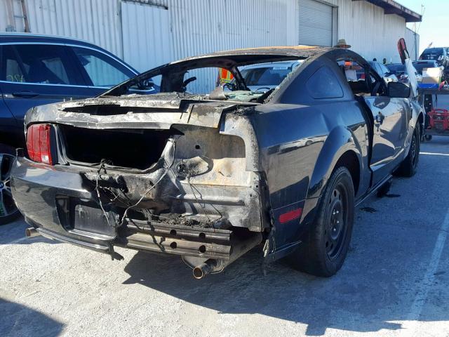 1ZVHT82H255226155 - 2005 FORD MUSTANG GT BLACK photo 4