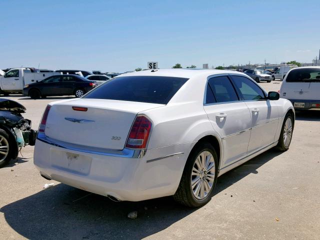 2C3CCARG5DH708423 - 2013 CHRYSLER 300 WHITE photo 4