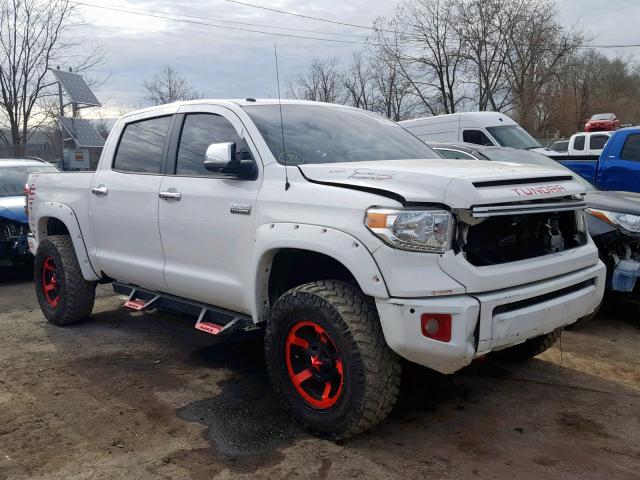 5TFAY5F18HX653091 - 2017 TOYOTA TUNDRA CRE WHITE photo 1