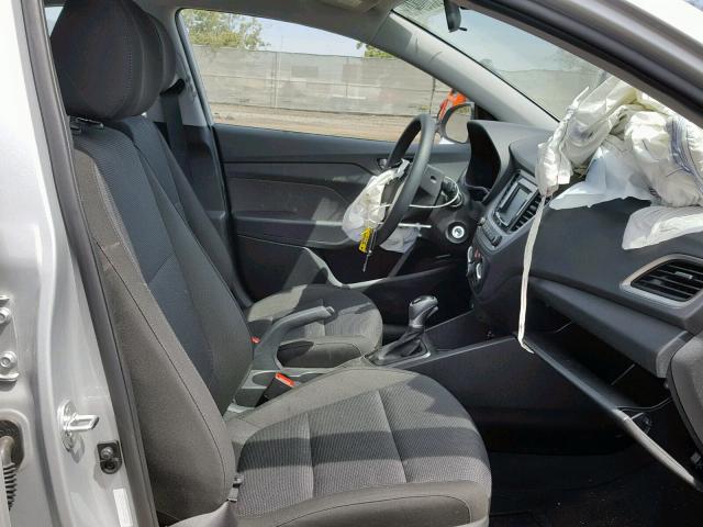 3KPC24A35KE039362 - 2019 HYUNDAI ACCENT SE SILVER photo 5