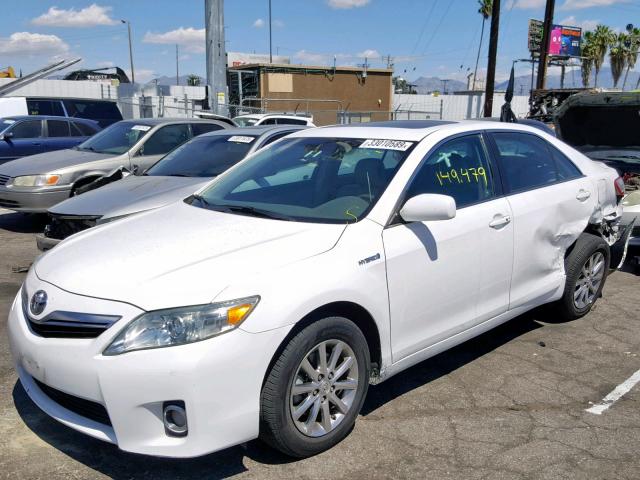 4T1BB3EK0BU135923 - 2011 TOYOTA CAMRY HYBR WHITE photo 2