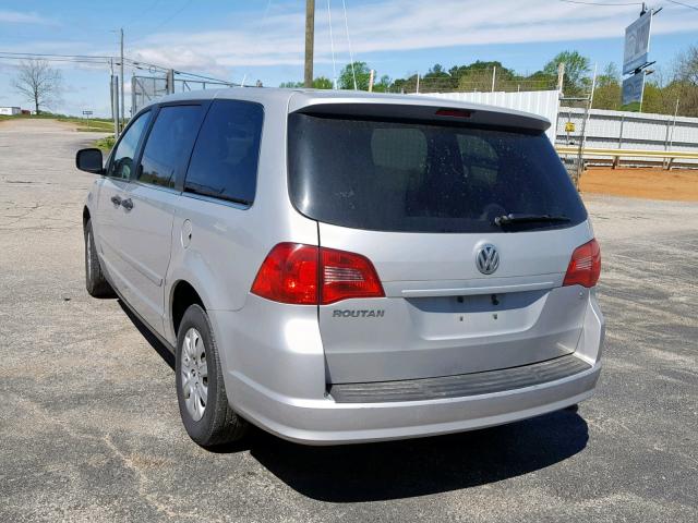 2V8HW441X9R517745 - 2009 VOLKSWAGEN ROUTAN S SILVER photo 3