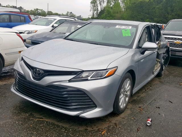 4T1B11HK9JU008900 - 2018 TOYOTA CAMRY LE A SILVER photo 2