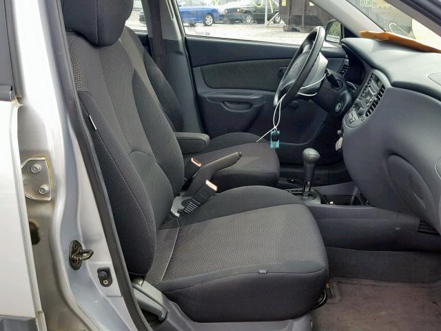 KNADE123066141279 - 2006 KIA RIO SILVER photo 5