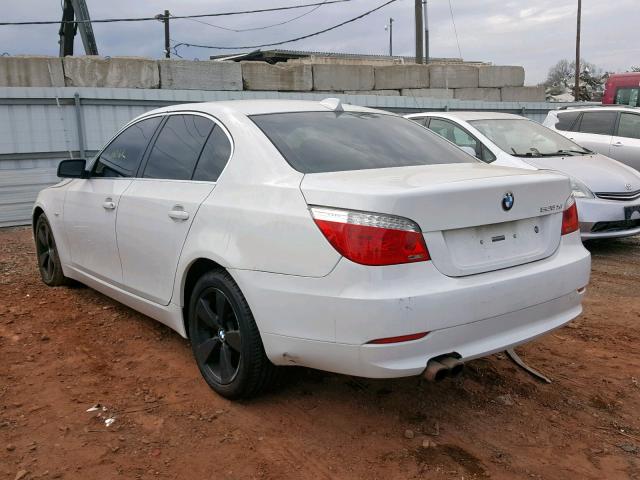 WBANV13588CZ54717 - 2008 BMW 528 XI WHITE photo 3