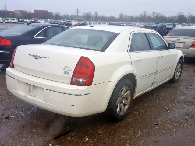 2C3KA53G56H248247 - 2006 CHRYSLER 300 TOURIN WHITE photo 4