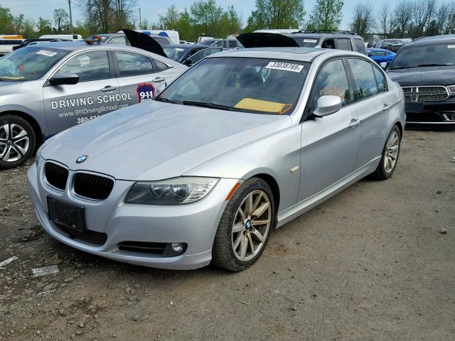 WBAPH57559NL79855 - 2009 BMW 328 I SULE SILVER photo 2