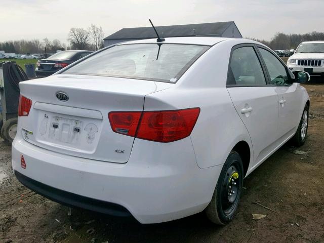 KNAFU4A27D5657485 - 2013 KIA FORTE EX WHITE photo 4