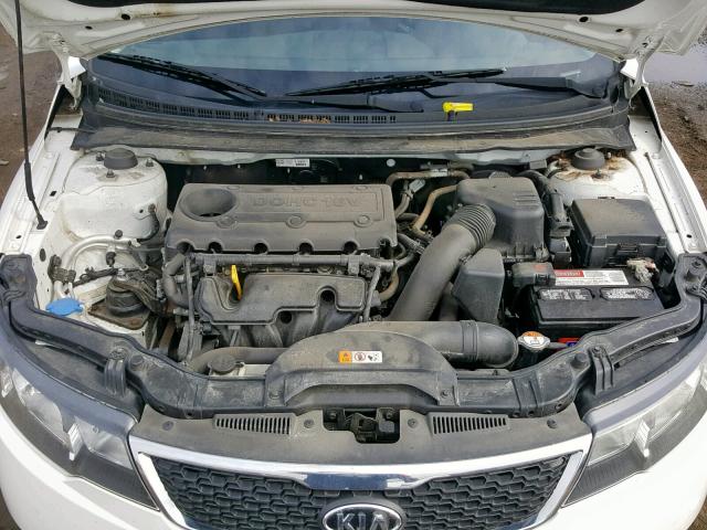 KNAFU4A27D5657485 - 2013 KIA FORTE EX WHITE photo 7