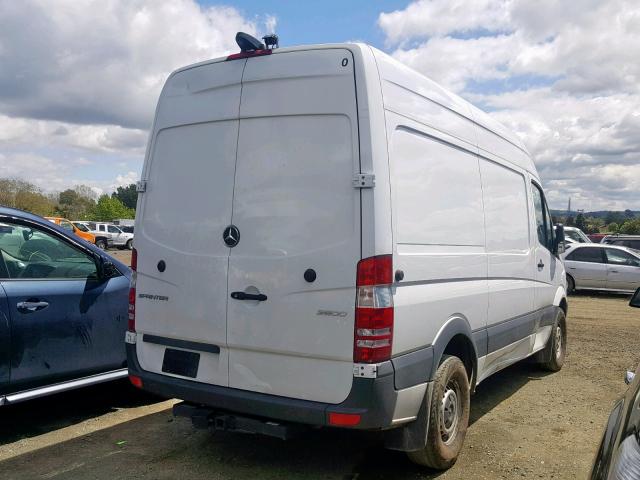 WD3PE7CD2JP592365 - 2018 MERCEDES-BENZ SPRINTER 2 WHITE photo 4