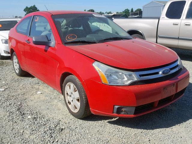 1FAHP32N88W137856 - 2008 FORD FOCUS S/SE RED photo 1