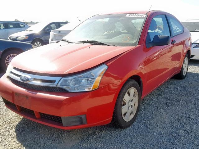 1FAHP32N88W137856 - 2008 FORD FOCUS S/SE RED photo 2