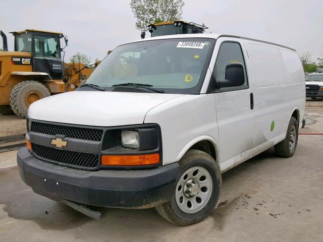 1GCSGAFX7D1156356 - 2013 CHEVROLET EXPRESS G1 WHITE photo 2