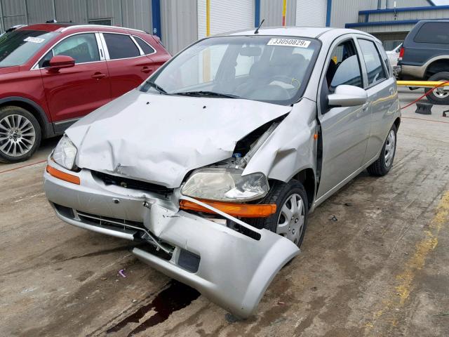 KL1TJ62664B219884 - 2004 CHEVROLET AVEO LS SILVER photo 2