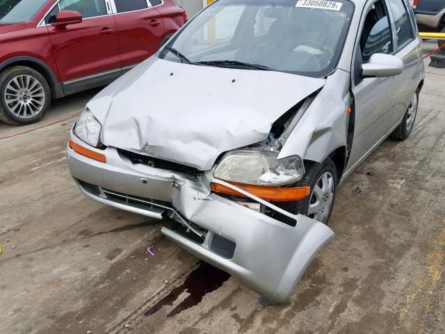 KL1TJ62664B219884 - 2004 CHEVROLET AVEO LS SILVER photo 9