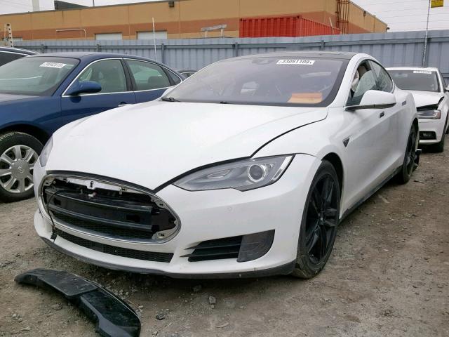 5YJSA1E26GF136604 - 2016 TESLA MODEL S أبيض صورة 2