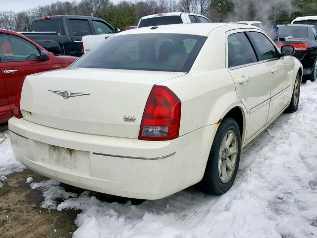 2C3KA53G47H858822 - 2007 CHRYSLER 300 TOURIN WHITE photo 4