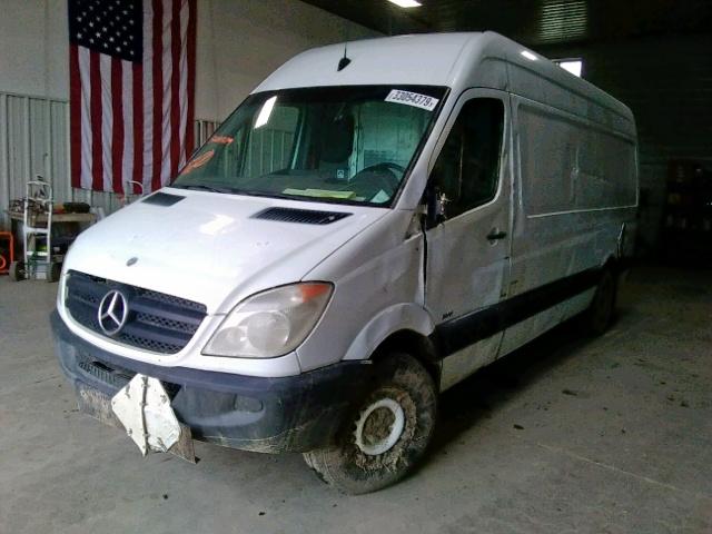 WD3PE8CB4B5573589 - 2011 MERCEDES-BENZ SPRINTER 2 WHITE photo 2