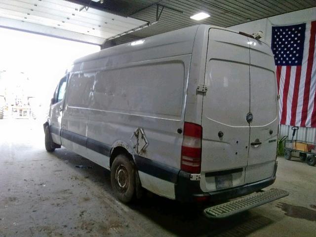 WD3PE8CB4B5573589 - 2011 MERCEDES-BENZ SPRINTER 2 WHITE photo 3